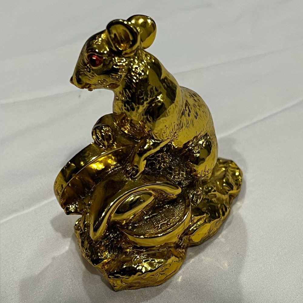 Feng Shui Rat holding gold coin - Picture 2 of 3